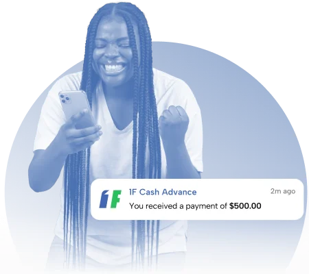A woman smiling and holding her phone, celebrating after receiving a payment notification for $500 from 1F Cash Advance